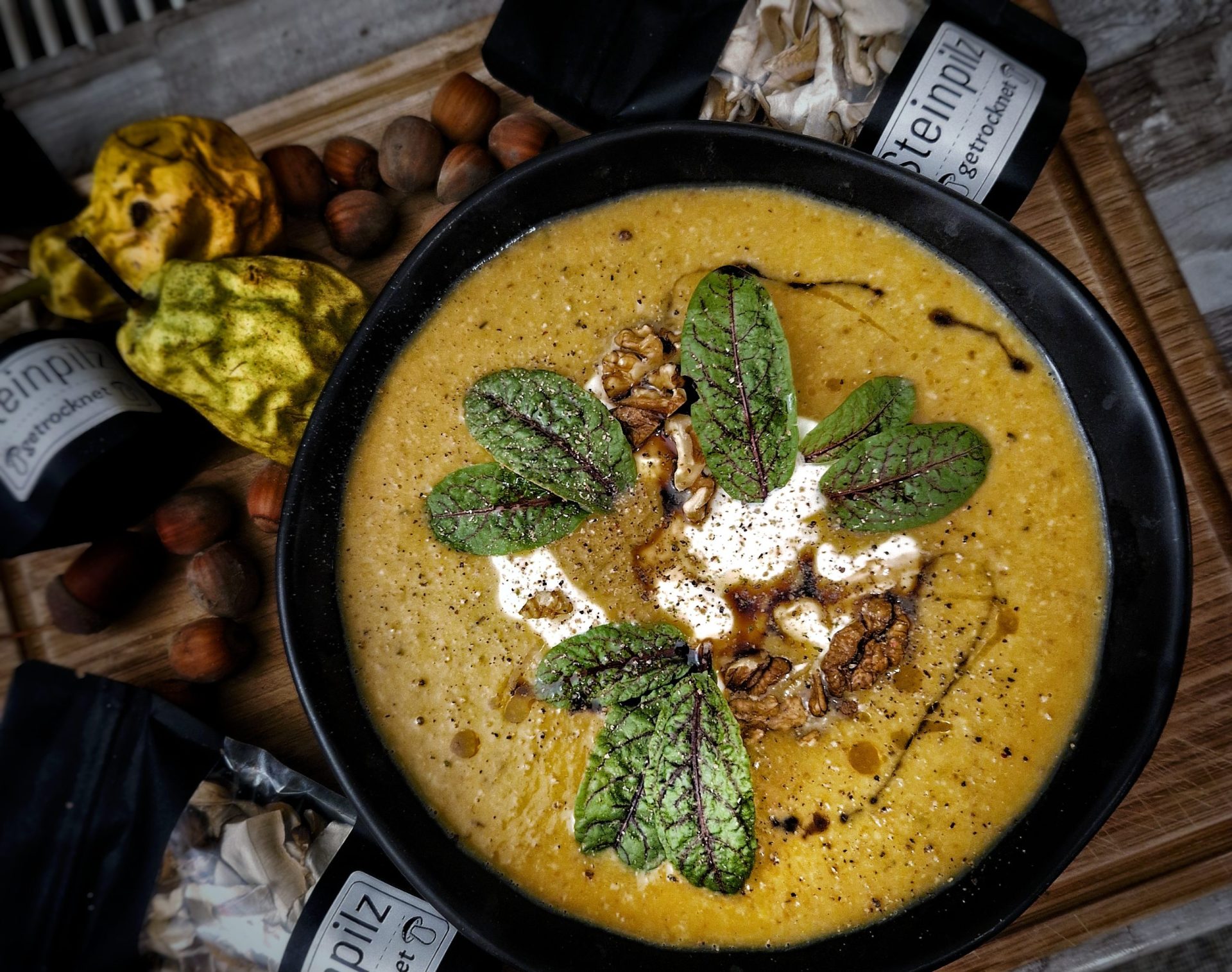 Kräftige Herbstsuppe mit Steinpilzen